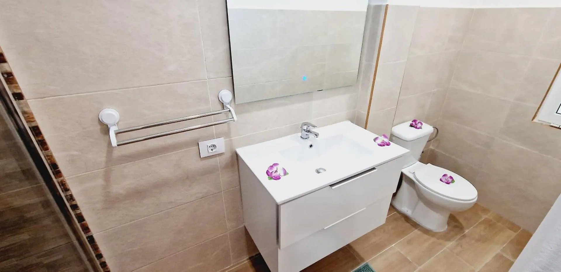Amazing New Apartment With 4 Bedroom In Las Vistas Guincho  Σπίτι διακοπών